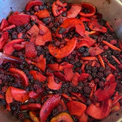 Blackberry and apple cooking