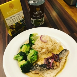 So easy! Seabass fillets with Yellow Curry Sauce