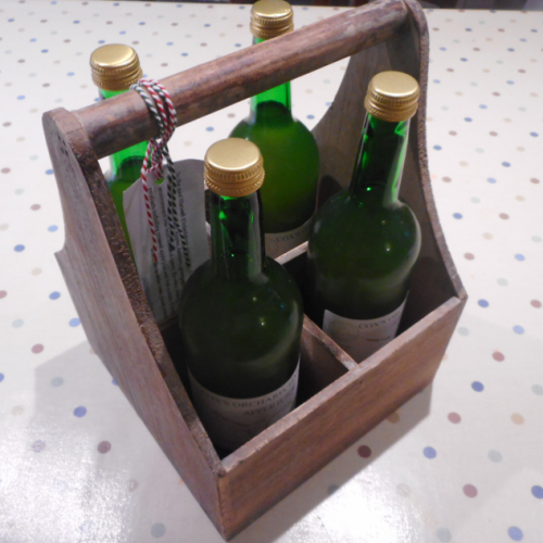 Gift set - attractive wooden carrier with 4 bottles of Cox's Orchard Pressed Apple Juice (4 x 750ml)