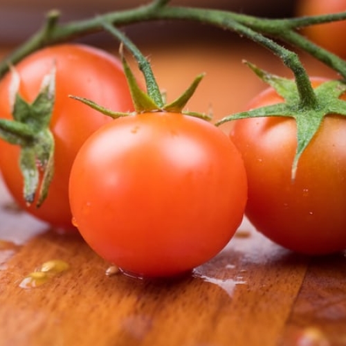 Small vine tomatoes